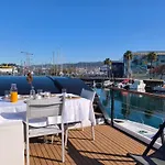 Casa Flotante En El Centro De - Different Charter