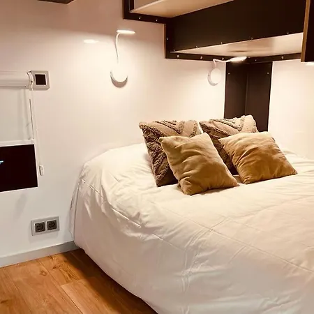 Different Charter Hotel en barco