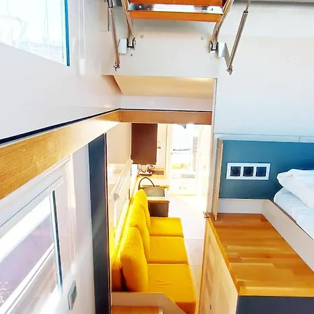 Hotel en barco Different Charter *