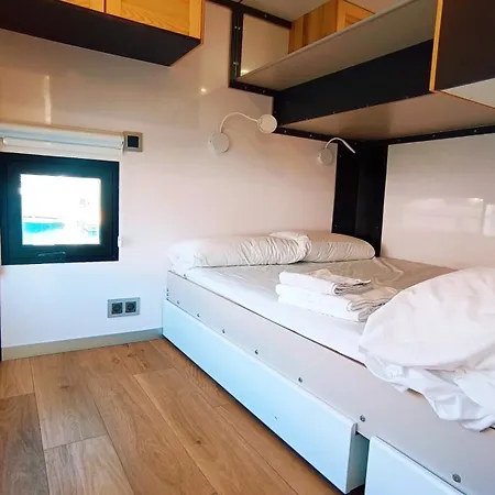 Hotel en barco Different Charter *