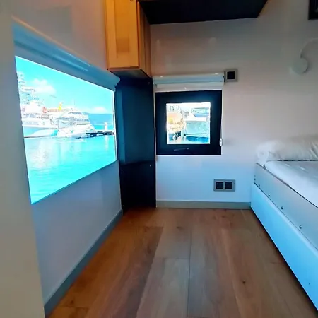 Hotel en barco Different Charter Vigo