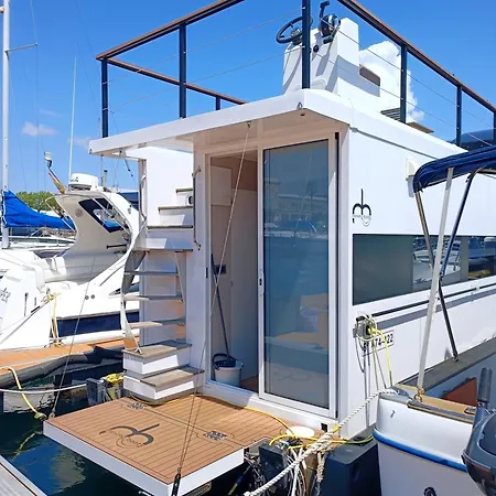船上ホテル Casa Flotante En El Puerto De - Different Charter *