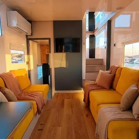 船屋 Barco Different Charter - Experiencia Unica En El Puerto Deportivo De 比戈
