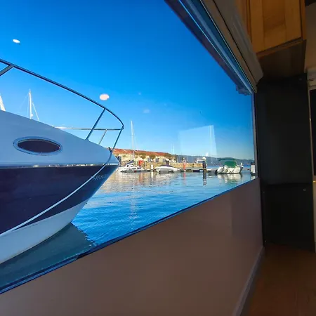 Bateau-hôtel Barco Different Charter - Experiencia Unica En El Puerto Deportivo De Vigo