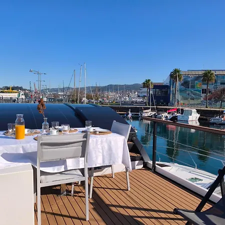 Barco Different Charter - Experiencia Unica En El Puerto Deportivo De Vigo