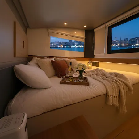 船屋 Barco Different Charter - Experiencia Unica En El Puerto Deportivo De 比戈