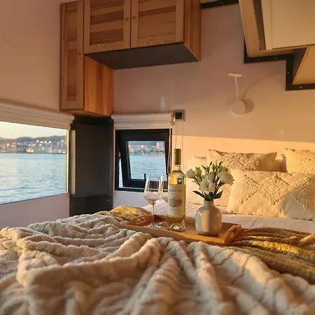 船屋 Barco Different Charter - Experiencia Unica En El Puerto Deportivo De