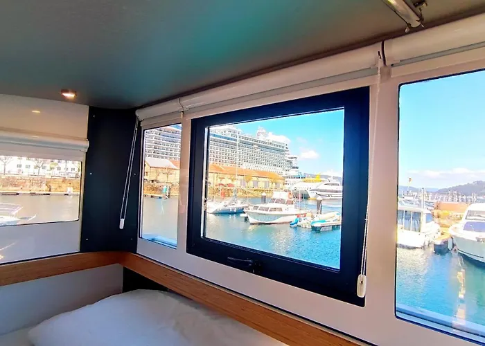 Casa Flotante En El Centro De - Different Charter Βίγκο