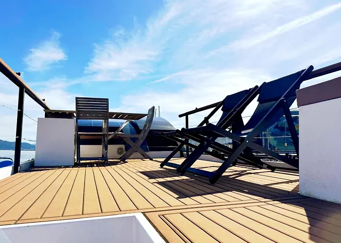 Casa Flotante En El Centro De - Different Charter * Βίγκο