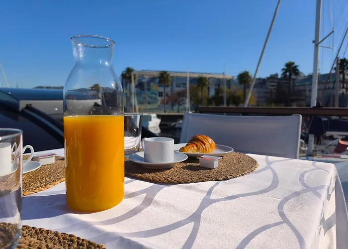 Casa Flotante En El Centro De - Different Charter Πλωτό κατάλυμα