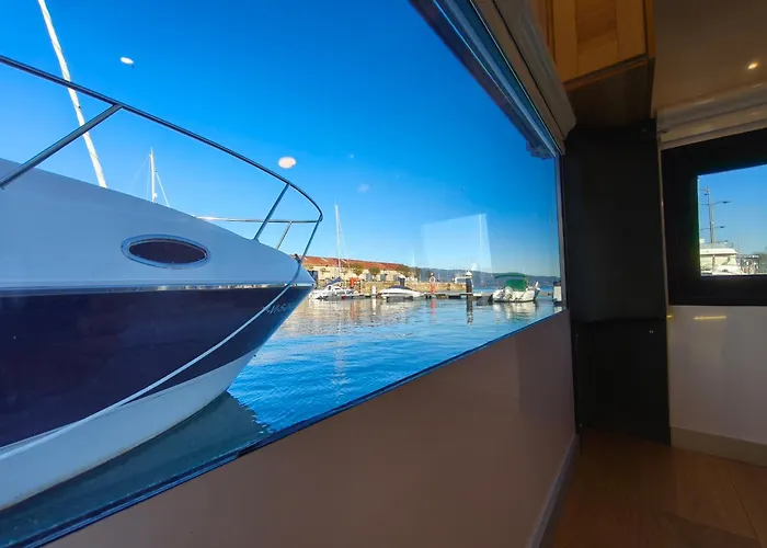 Πλωτό κατάλυμα Casa Flotante En El Centro De - Different Charter