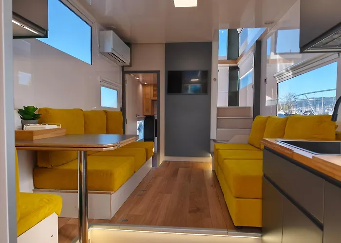 Casa Flotante En El Centro De - Different Charter