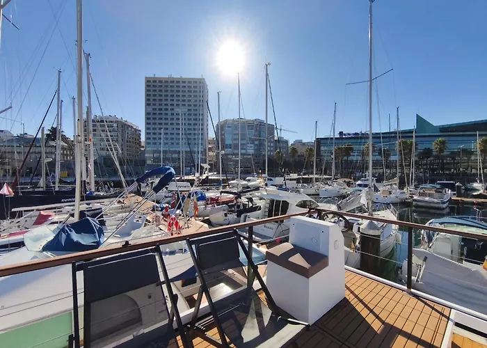 Casa Flotante En El Centro De - Different Charter